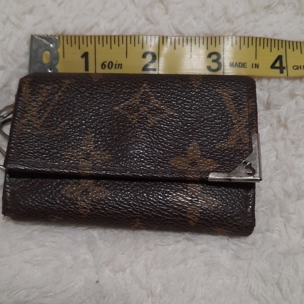 Louie Vuitton Key Holder - Picture 5 of 11